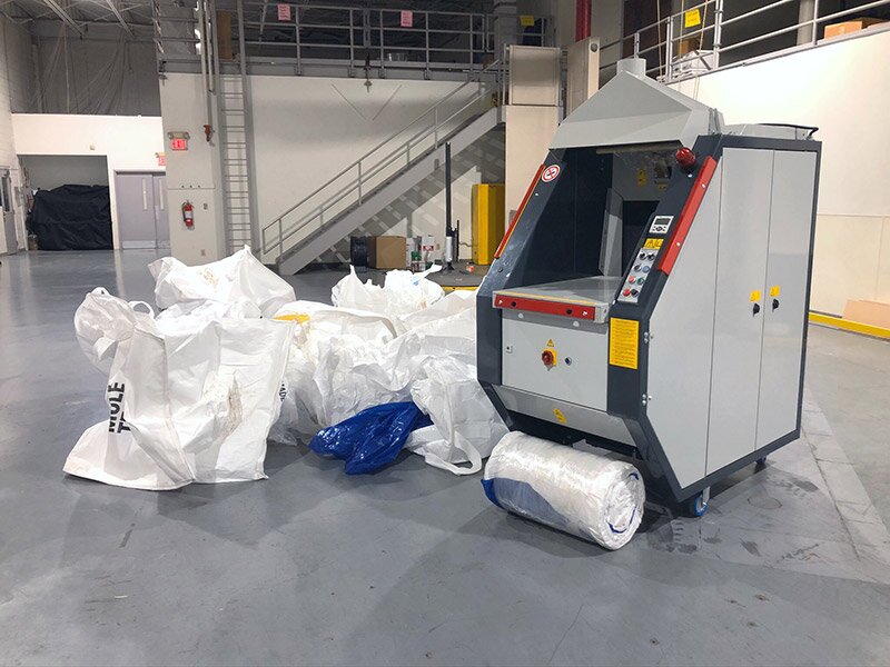 https://www.3sigmasystems.com/gallery/bulk-bag-compactor-machine-with-machine.jpg